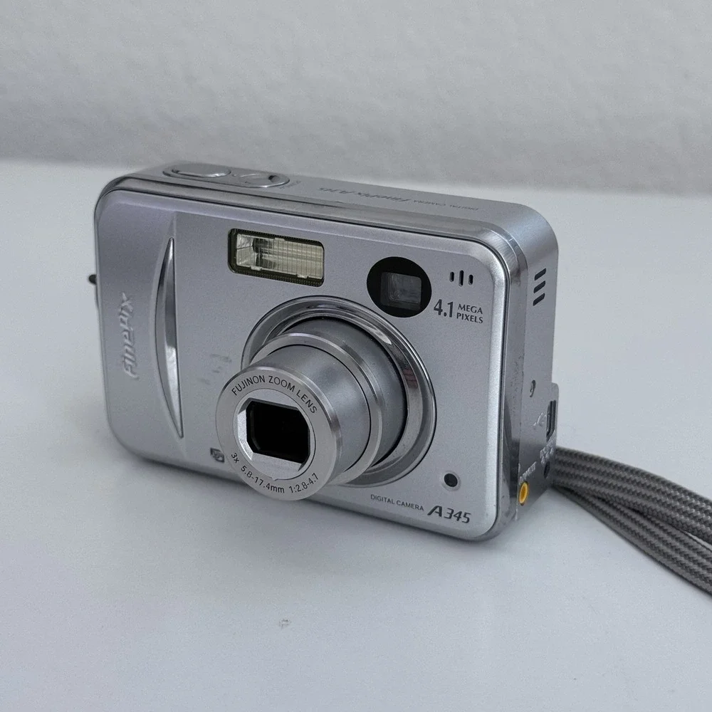 Fujifilm FinePix A345 Digital 4.1MP 3x Zoom Silver CAMERA ONLY *LENS NEED REPAIR
